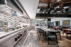 深圳星河吉酒店，臻品之选餐厅或其他用餐的地方