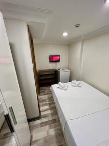 Postel nebo postele na pokoji v ubytování EYFEL HOTEL