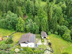 an overhead view of a house in the woods at Dom w górach in Koszarawa