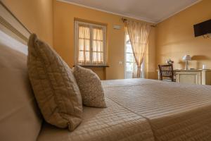 Postel nebo postele na pokoji v ubytování Albergo la Luna
