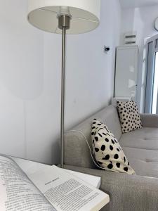 een woonkamer met een bank en een tafel met een lamp bij Apartment Gala S in Kotor