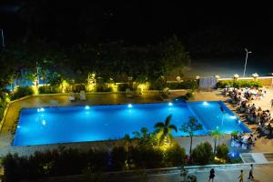 Sangkahak Mith Hotel内部或周边的泳池