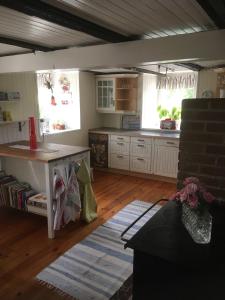 a kitchen with a table and a counter in a room at Charmig Ölandsgård in Köpingsvik