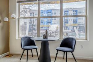 Φωτογραφία από το άλμπουμ του Somerville 1br w wd gym roof nr Assembly T BOS-840 σε Somerville