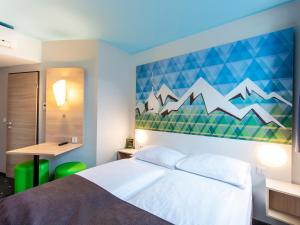 Postel nebo postele na pokoji v ubytování B&B Hotel Rosenheim