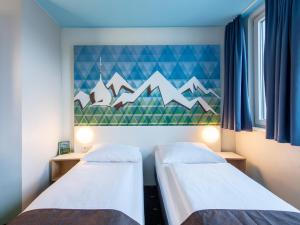 Postel nebo postele na pokoji v ubytování B&B Hotel Rosenheim
