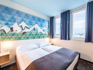 Postel nebo postele na pokoji v ubytování B&B Hotel Rosenheim