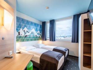 Postel nebo postele na pokoji v ubytování B&B Hotel Rosenheim