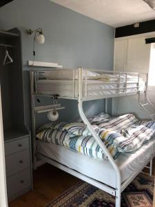 a bedroom with two bunk beds in a room at Fuglsanggaard Stalden in Præstø