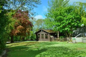 Κήπος έξω από το 10 Strawberry Hill, Tolroy Manor