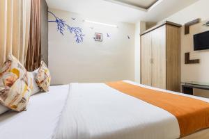 a bedroom with a bed and a tv at FabHotel Shree Regency in Bhopal
