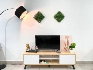 TV a/nebo společenská místnost v ubytování NETIZEN near MRT 2-3pax Cozy Stay
