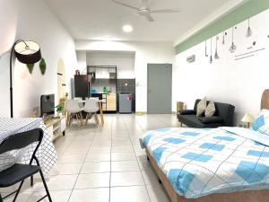 Postel nebo postele na pokoji v ubytování NETIZEN near MRT 2-3pax Cozy Stay
