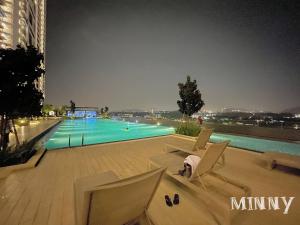 Bazén v ubytování NETIZEN near MRT 2-3pax Cozy Stay nebo v jeho okolí