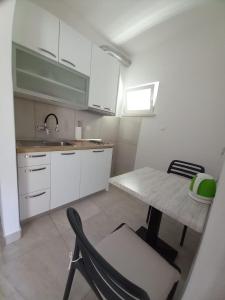 Kuchyň nebo kuchyňský kout v ubytování Accommodation Drasko
