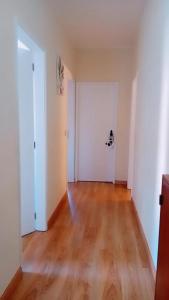 an empty room with white walls and a hard wood floor at FAMILY APARTMENT in Ermesinde