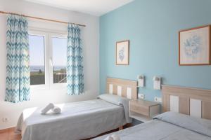 Postel nebo postele na pokoji v ubytování Villa Primavera V130 By MENORCARENTALS + 28 fotografií