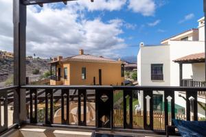 uma vista da varanda de uma casa em Dream sea view Villa with private swimmingpool and Jacuzzi em Golf del Sur