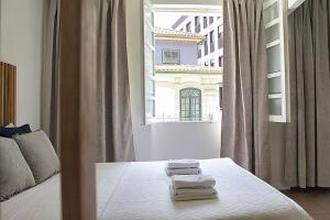 a bedroom with a bed with two towels on it at Oporto Sweet Downtown 5 in Porto
