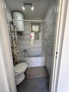 a bathroom with a tub and a toilet and a sink at Apartament in Orzysz