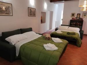 A bed or beds in a room at Casa di Pietro Aretino, Arezzo Centro Storico 4-8 letti