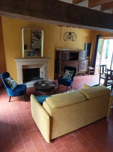 Gallery image of Longère avec piscine in Couffy