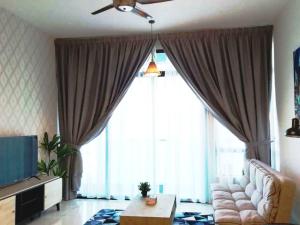 A television and/or entertainment centre at Bukit Jalil City of Green Condominium 温馨小型舒服住所适合一家4口