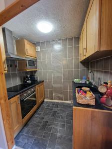 Virtuvė arba virtuvėlė apgyvendinimo įstaigoje Highcroft at Wetheral Cottages