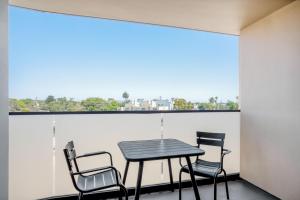 West LA 1br w gym rooftop 15 min to beach LAX-1102