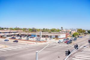 West LA 1br w gym rooftop 15 min to beach LAX-1102
