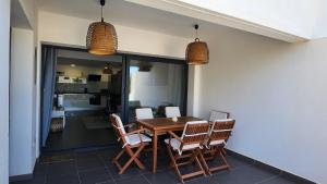 A kitchen or kitchenette at Beach Life