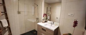 A bathroom at Beach Life