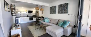 A kitchen or kitchenette at Beach Life
