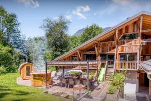 Taman di luar Chalet Vivaldaim - OVO Network