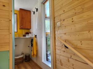 a tiny house with a wooden wall at Tinyhaus Villa to go in Reichenau