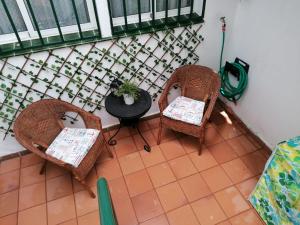 A seating area at Habitación matrimonial en un bajo baño compartido Areas compartidas