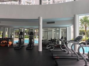 Fitness centrum a/nebo fitness zařízení v ubytování Teega Luxury 12 pax 4BR Pooltable by Our Stay