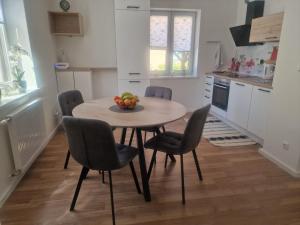 Kuchyň nebo kuchyňský kout v ubytování Apartment Emma