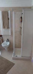 a bathroom with a shower and a sink at Appartamento stile rustico in collina 