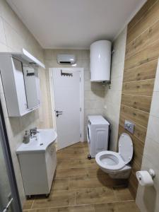 A bathroom at Apartman LALA