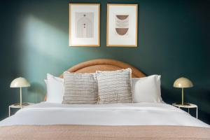 a bedroom with a large white bed with green walls at 1BR Mission Bay w Gym nr Caltrain SFO-25 in San Francisco