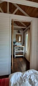 a bedroom with a sink and a bed in a room at La Luisa in Balneario Reta