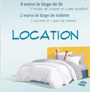 plakat z łóżkiem z białą kołdrą w obiekcie Maison au cœur de migennes w mieście Migennes