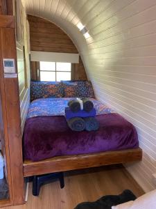 Postel nebo postele na pokoji v ubytování Acorns Luxury Glamping