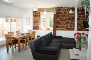 a living room with a black couch and a table at Domaine du Haras de Saint Pierre Appartement de 90m2 in Saint-Pierre