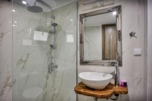 Koupelna v ubytování Valide Suite by Estia + 4 fotografie