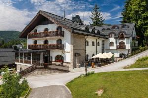 Nespecifikovaný výhled na hory nebo výhled na hory při pohledu z hotelu
