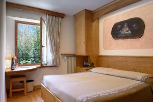 Postel nebo postele na pokoji v ubytování Albergo Miravalle-Tre Cime Views