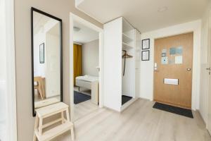 Postel nebo postele na pokoji v ubytování Hiisi Homes Riihimäki