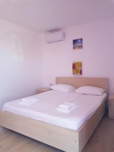 Ένα ή περισσότερα κρεβάτια σε δωμάτιο στο EVANA HOUSE